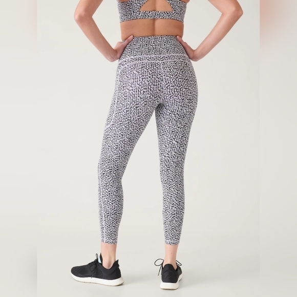 Athleta Ultimate Stash Textured 7/8 Tight, Size 2X - Picture 3 of 9